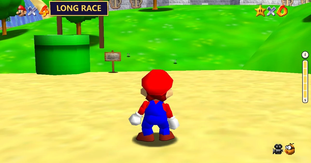Partida de Super Mario 64 con Mario junto a la tubería inicial, fuera del castillo de la princesa Peach